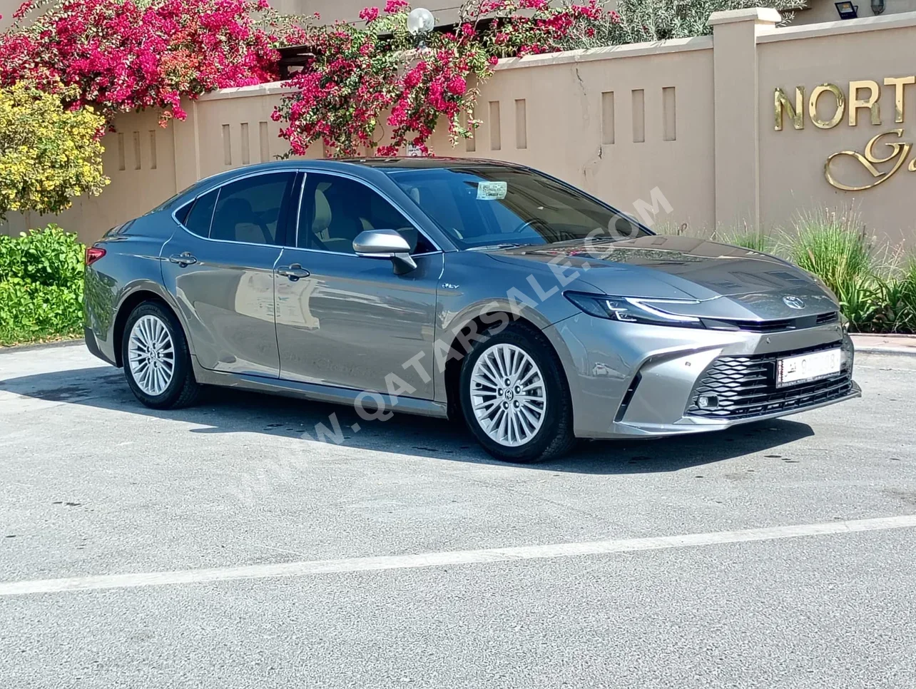 Toyota  Camry  LE  2025  Automatic  65,000 Km  4 Cylinder  Front Wheel Drive (FWD)  Sedan  Gray  With Warranty