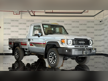 تويوتا  لاند كروزر  ال اكس  2025  عادي  0 كم  6 سلندر  دفع رباعي  بيكب  فضي  تحت الضمان