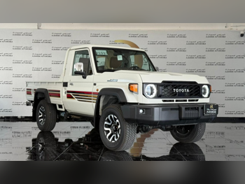 تويوتا  لاند كروزر  ال اكس  2025  عادي  0 كم  6 سلندر  دفع رباعي  بيكب  أبيض  تحت الضمان