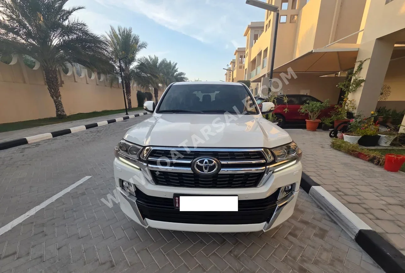 Toyota  Land Cruiser  GXR- Grand Touring  2021  Automatic  86,000 Km  8 Cylinder  Four Wheel Drive (4WD)  SUV  White