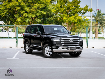 تويوتا  لاند كروزر  جي اكس ار  2025  اوتوماتيك  38,000 كم  6 سلندر  دفع رباعي  اس يو في  أسود  تحت الضمان