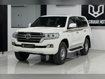 Toyota  Land Cruiser  VXR  2016  Automatic  311,000 Km  8 Cylinder  Four Wheel Drive (4WD)  SUV  White