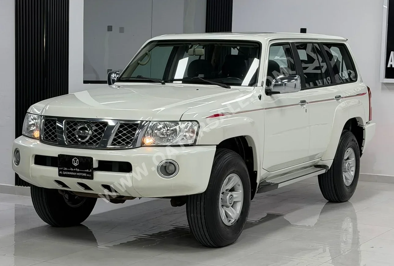 Nissan  Patrol  Safari  2021  Manual  200,000 Km  6 Cylinder  Four Wheel Drive (4WD)  SUV  White