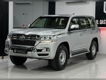 Toyota  Land Cruiser  GXR  2020  Automatic  275,000 Km  8 Cylinder  Four Wheel Drive (4WD)  SUV  Silver