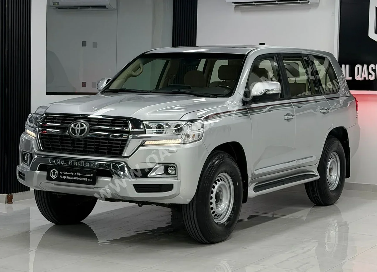 Toyota  Land Cruiser  GXR  2020  Automatic  275,000 Km  8 Cylinder  Four Wheel Drive (4WD)  SUV  Silver
