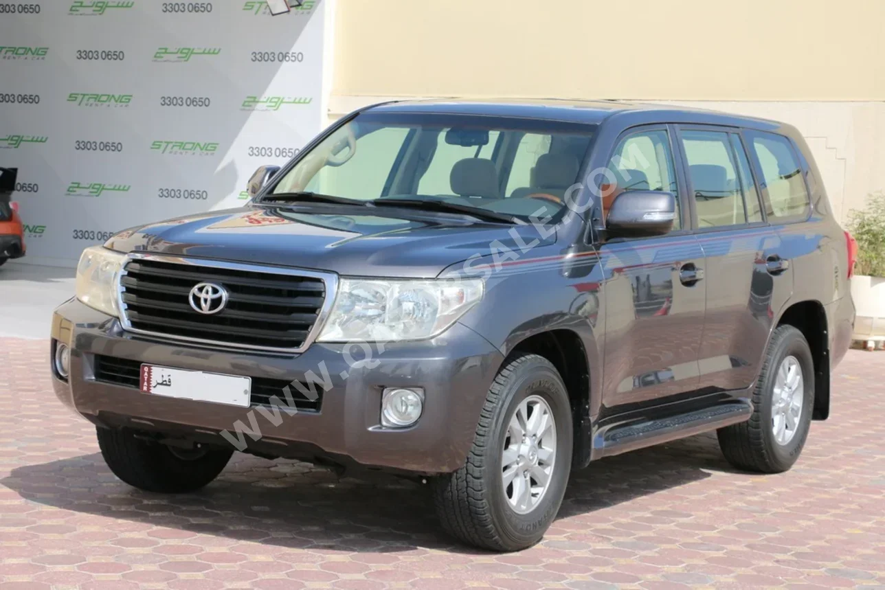 تويوتا  لاند كروزر  جي اكس  2012  اوتوماتيك  224,000 كم  6 سلندر  دفع رباعي  اس يو في  رمادي