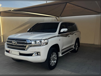 Toyota  Land Cruiser  VXR  2016  Automatic  271,000 Km  8 Cylinder  Four Wheel Drive (4WD)  SUV  White