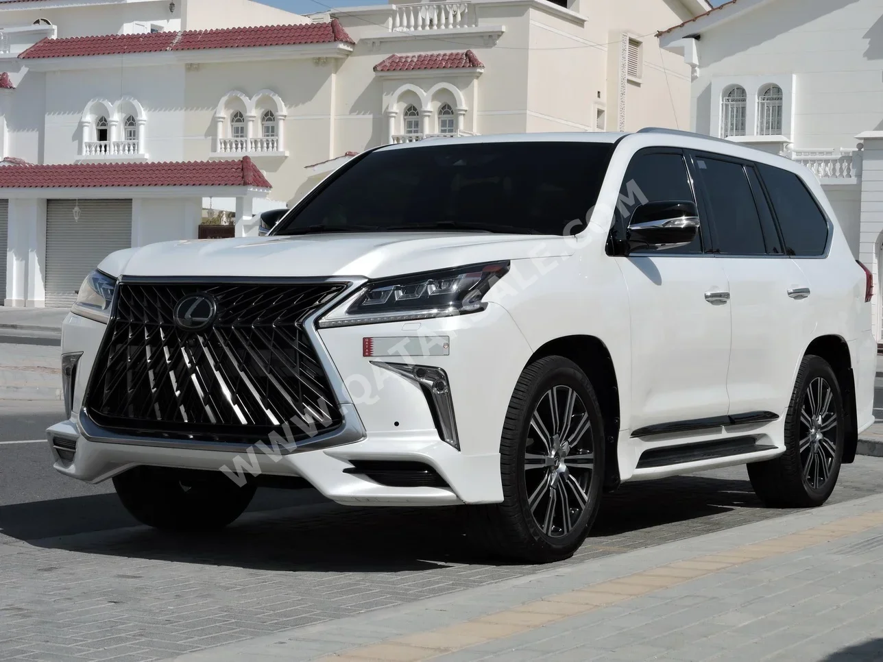 لكزس  ال اكس  570 اس  2018  اوتوماتيك  179,400 كم  8 سلندر  دفع رباعي  اس يو في  أبيض