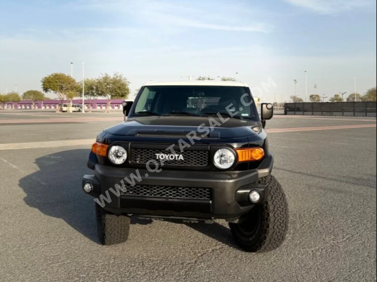 تويوتا إف جي كروزر 2021 اوتوماتيك 71,000 كم 6 سلندر دفع رباعي اس يو في أزرق و أبيض