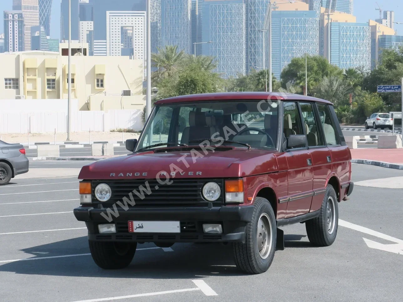 Land Rover  Range Rover  Vogue  1991  Automatic  242,776 Km  8 Cylinder  Four Wheel Drive (4WD)  SUV  Maroon