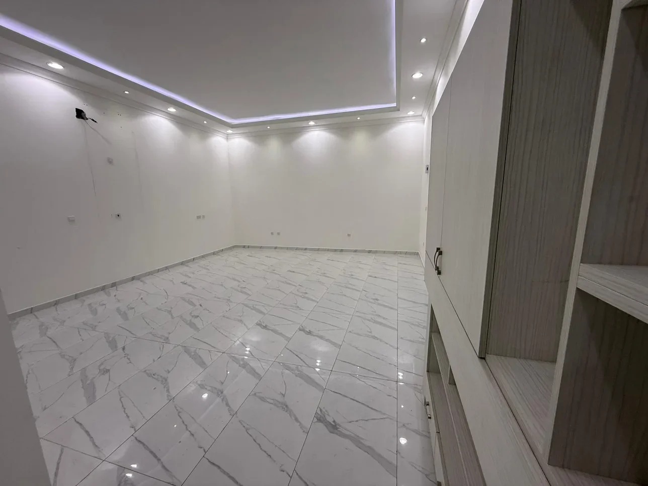 Family Residential  - Not Furnished  - Doha  - Nuaija  - 9 Bedrooms