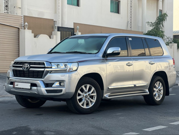 Toyota  Land Cruiser  GXR  2019  Automatic  240,000 Km  8 Cylinder  Four Wheel Drive (4WD)  SUV  Silver