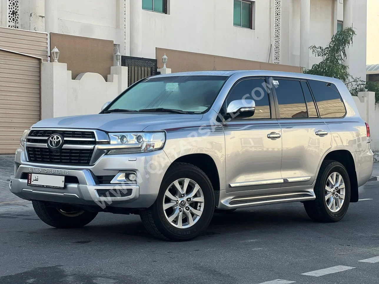 Toyota  Land Cruiser  GXR  2019  Automatic  240,000 Km  8 Cylinder  Four Wheel Drive (4WD)  SUV  Silver