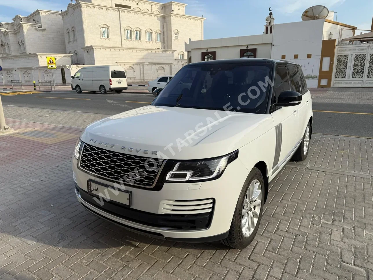 Land Rover  Range Rover  Vogue  2018  Automatic  128,800 Km  6 Cylinder  Four Wheel Drive (4WD)  SUV  White