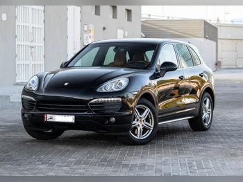 بورش  كيان  اس  2013  اوتوماتيك  200,000 كم  8 سلندر  دفع كلي مستمر  اس يو في  أسود