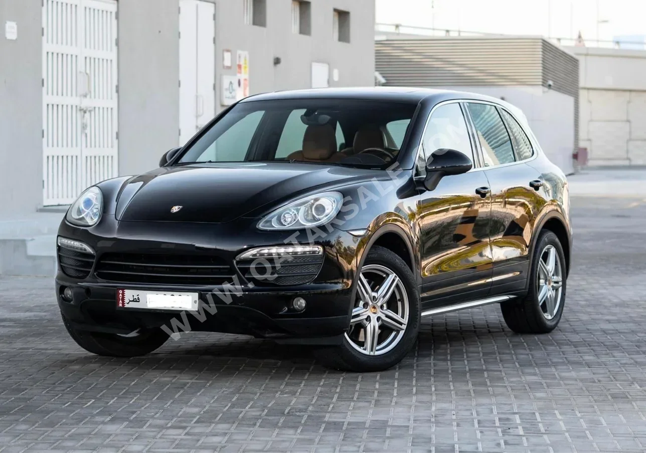 بورش  كيان  اس  2013  اوتوماتيك  200,000 كم  8 سلندر  دفع كلي مستمر  اس يو في  أسود