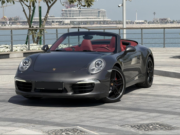 بورش  911  كاريرا  2013  اوتوماتيك  92,000 كم  6 سلندر  دفع خلفي  كشف  رمادي