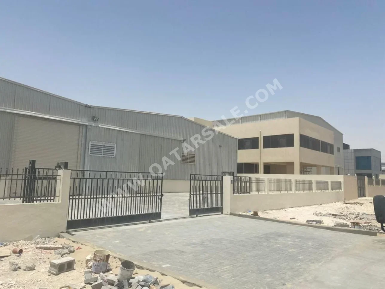 مخازن و مستودعات - الوكرة  - بركة العوامر  -المساحة: 2000 متر مربع