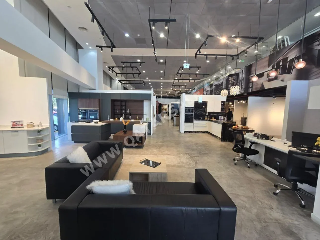 محلات تجارية - غير مفروشة  - الدوحة  للايجار  - المطار القديم