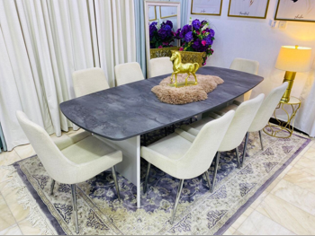 الطاولات والخزائن الجانبية طاولة و كراسيها  - اللون الرمادي