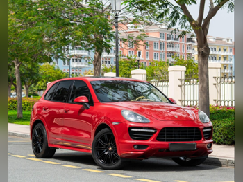 بورش  كيان  جي تي اس  2013  اوتوماتيك  125,000 كم  8 سلندر  دفع رباعي  اس يو في  أحمر