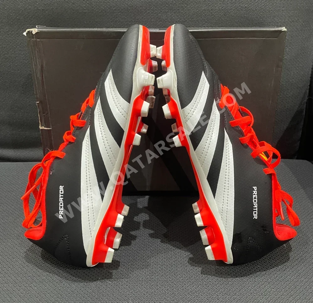 أحذية رياضية اديداس \ كرة القدم رجالي قياس 42