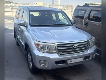 Toyota  Land Cruiser  VXR  2014  Automatic  306,000 Km  8 Cylinder  Four Wheel Drive (4WD)  SUV  Silver