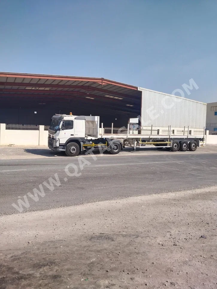 مخازن و مستودعات - الوكرة  - بركة العوامر  -المساحة: 4000 متر مربع