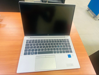 Laptops HP  - Elite  2024  - Silver  - Windows 11  - Intel  - Core i5 dual core  -Memory (Ram): 16 GB