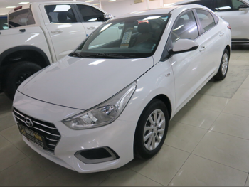 هيونداي  اكسنت  2020  اوتوماتيك  71,000 كم  4 سلندر  سحب امامي  سيدان  أبيض