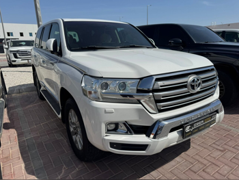 تويوتا  لاند كروزر  جي اكس ار  2018  اوتوماتيك  203,000 كم  8 سلندر  دفع رباعي  اس يو في  أبيض