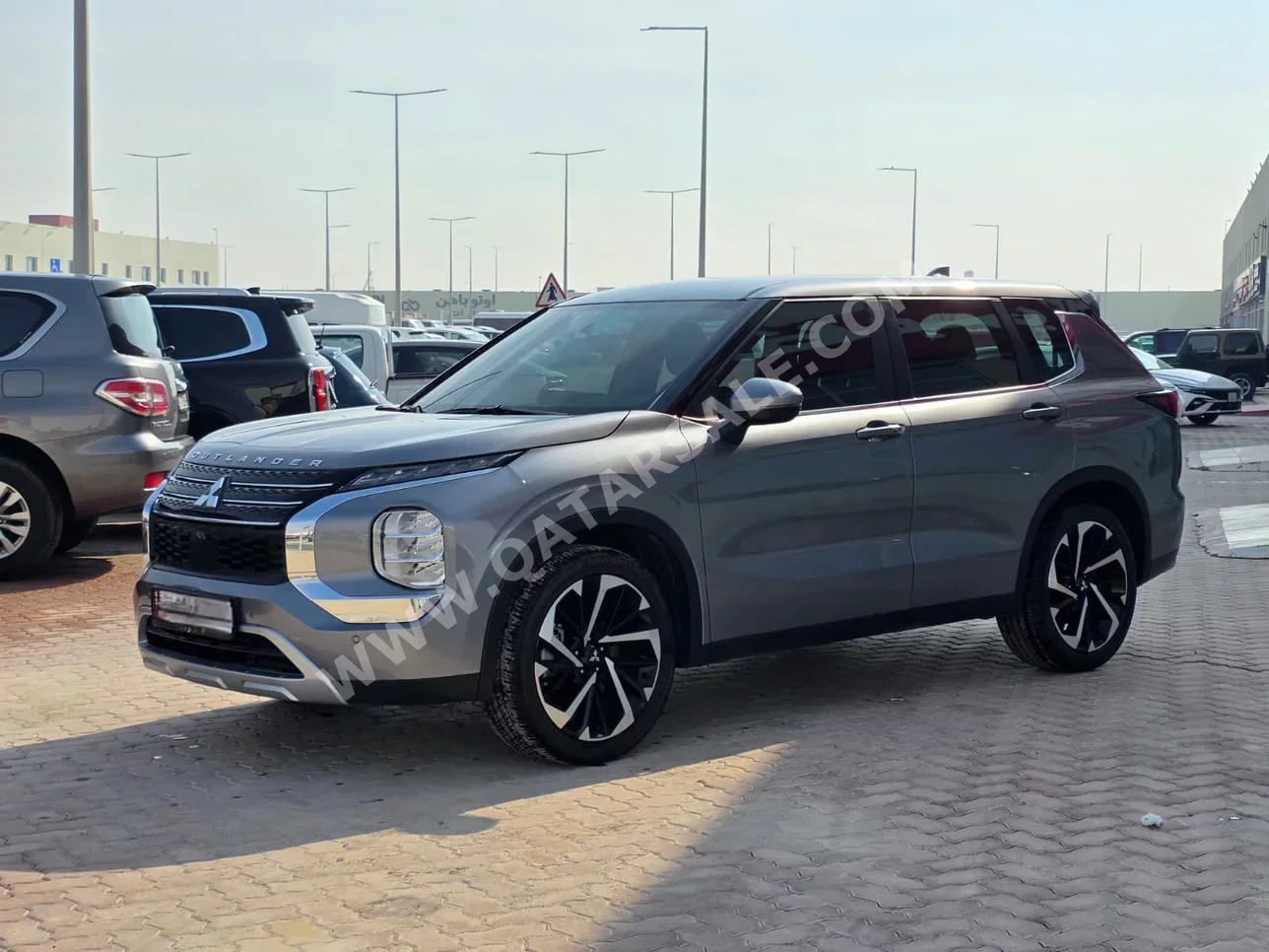 ميتسوبيشي  أوت لاندر  2023  اوتوماتيك  41,000 كم  4 سلندر  دفع رباعي  اس يو في  رمادي