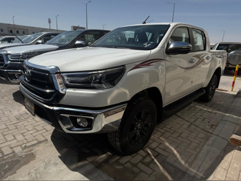 Toyota  Hilux  SR5  2025  Automatic  0 Km  4 Cylinder  Four Wheel Drive (4WD)  Pick Up  White  With Warranty