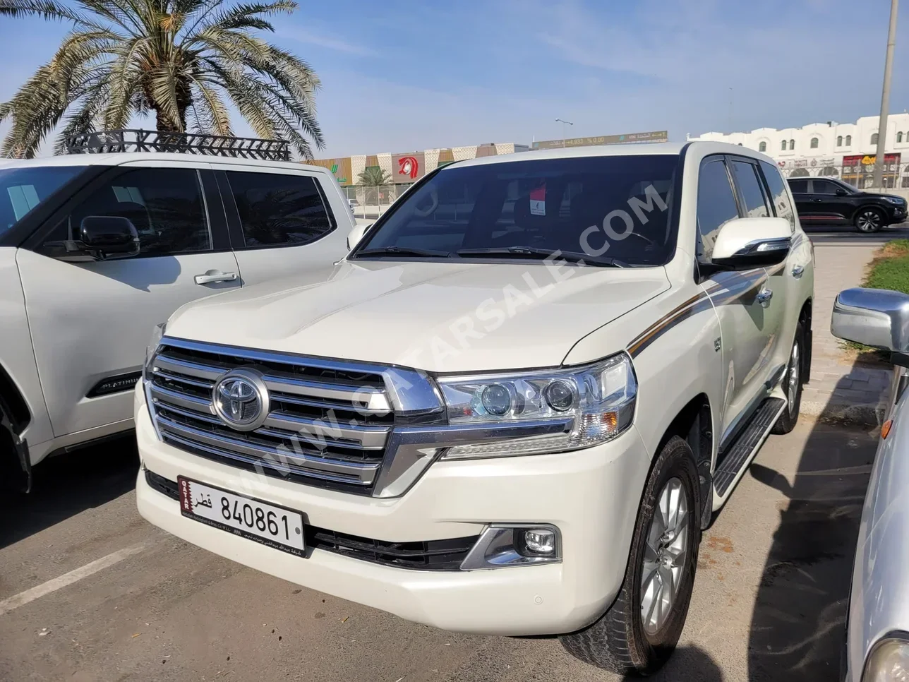 Toyota Land Cruiser VXR 2016 Automatic 242,000 Km 8 Cylinder Four Wheel Drive (4WD) SUV White