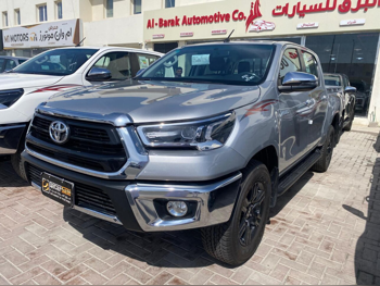 Toyota  Hilux  SR5  2025  Automatic  0 Km  4 Cylinder  Four Wheel Drive (4WD)  Pick Up  Silver  With Warranty