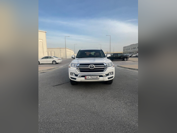 Toyota  Land Cruiser  GXR  2019  Automatic  262,000 Km  8 Cylinder  Four Wheel Drive (4WD)  SUV  White