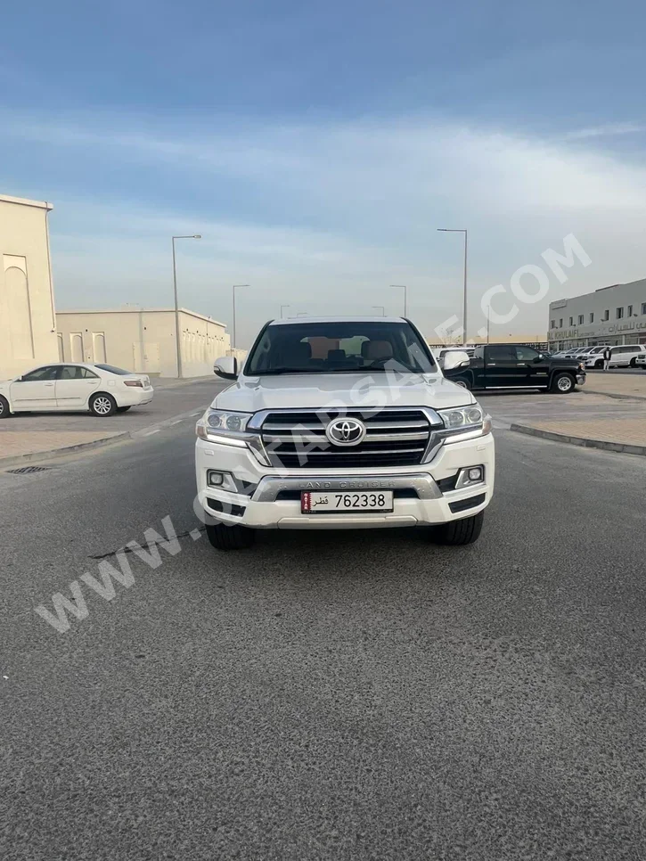 Toyota Land Cruiser GXR 2019 Automatic 262,000 Km 8 Cylinder Four Wheel Drive (4WD) SUV White