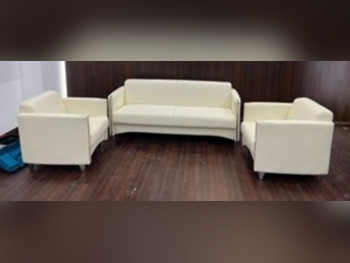 الأرائك والكنب والكراسي كنبة بثلاث مقاعد  - اللون البيج