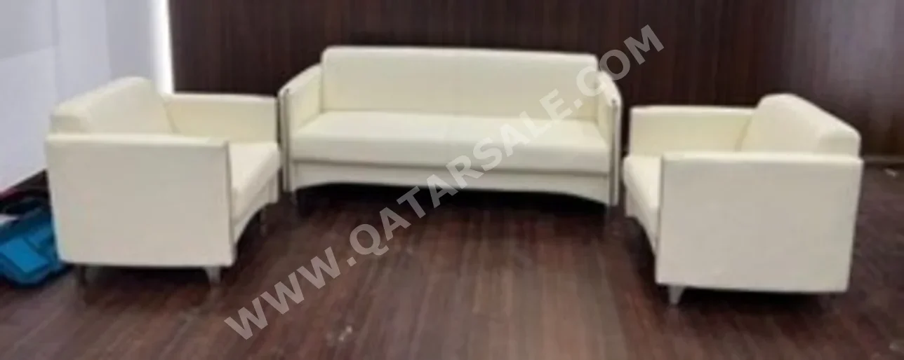 الأرائك والكنب والكراسي كنبة بثلاث مقاعد  - اللون البيج