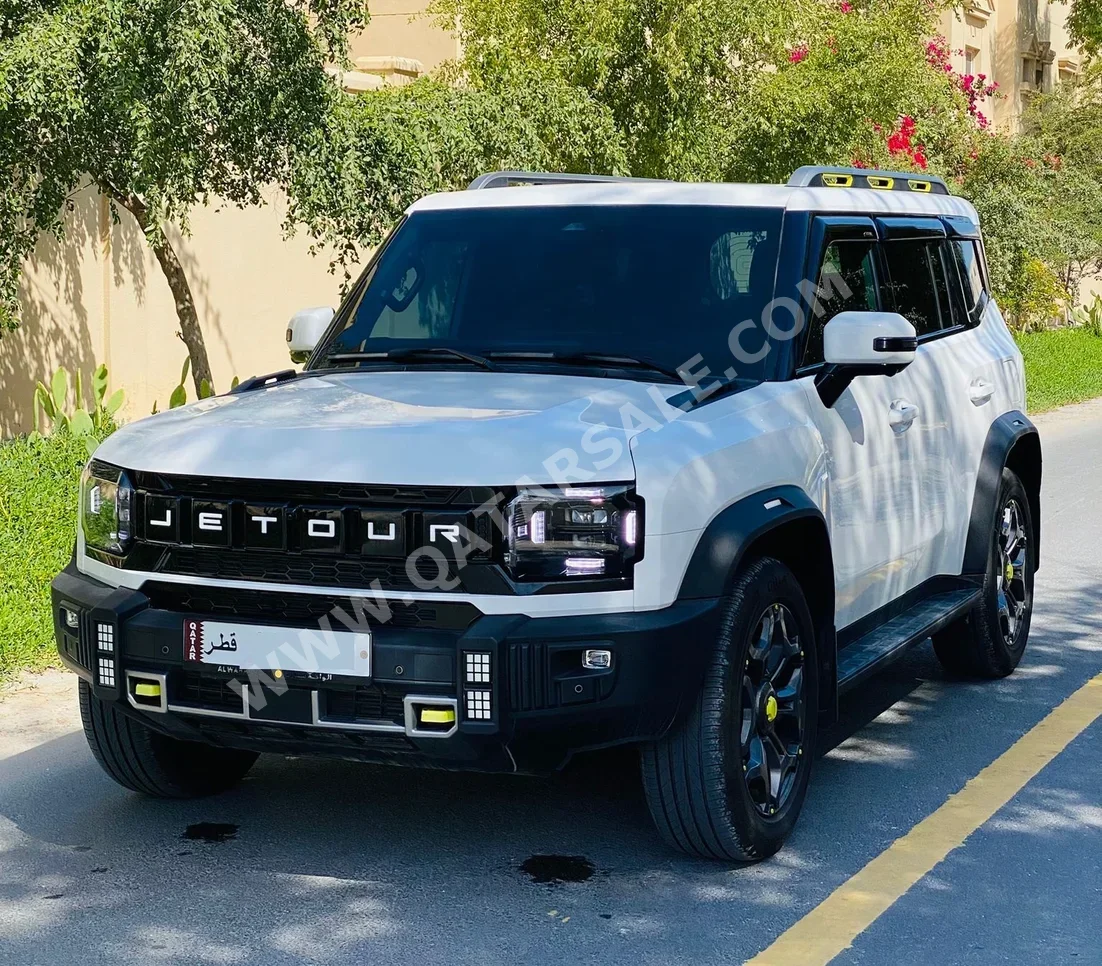 Jetour  T2  Luxury Plus  2025  Automatic  19,000 Km  4 Cylinder  Four Wheel Drive (4WD)  SUV  White  With Warranty