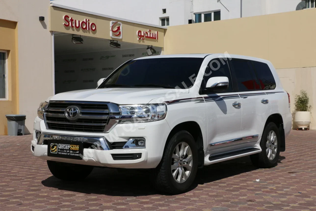 تويوتا  لاند كروزر  جي اكس ار  2020  اوتوماتيك  229,000 كم  8 سلندر  دفع رباعي  اس يو في  أبيض