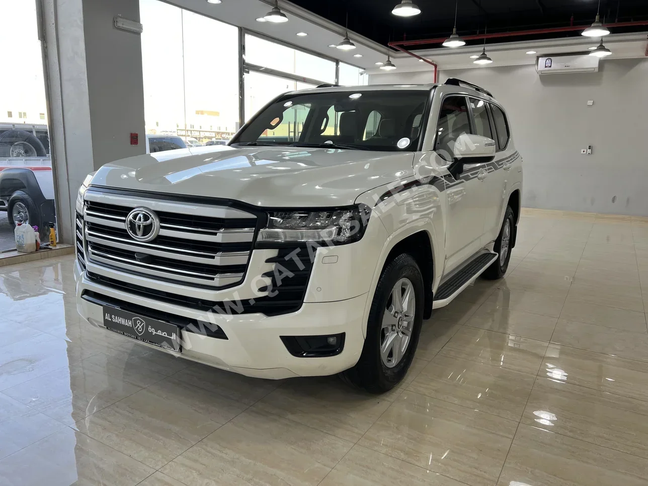 تويوتا لاند كروزر جي اكس ار 2023 اوتوماتيك 117,000 كم 6 سلندر دفع رباعي اس يو في أبيض تحت الضمان