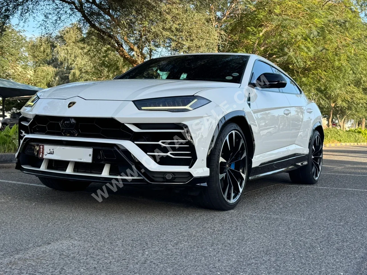 لمبرجيني  اوروس  2021  اوتوماتيك  45,850 كم  8 سلندر  دفع رباعي  اس يو في  أبيض  تحت الضمان