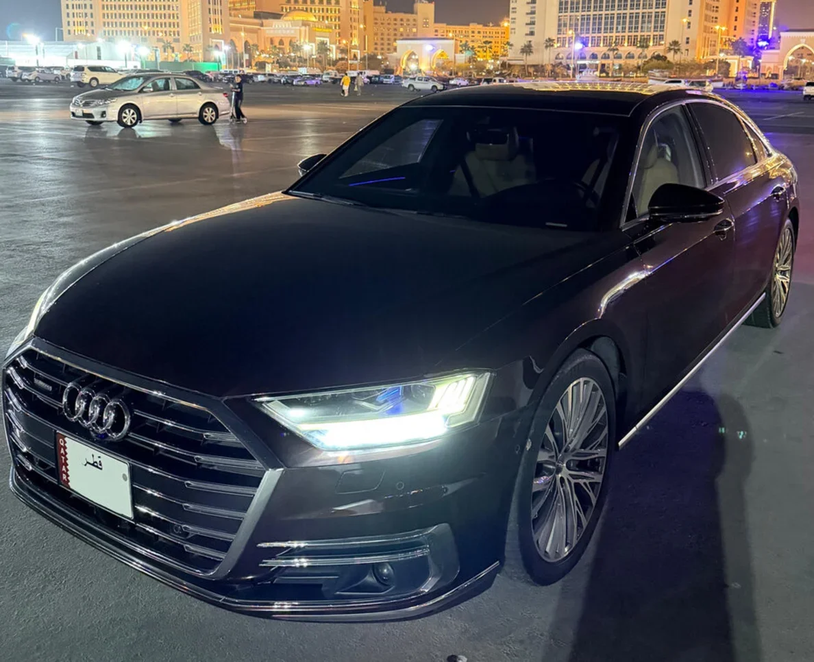 اودي أي 8 أل 2018 اوتوماتيك 103,000 كم 6 سلندر دفع كلي مستمر سيدان عنابي