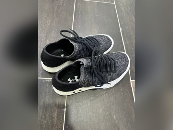 أحذية اللون الرمادي مقاس 38  نسائي