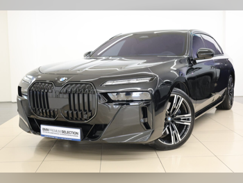BMW  7-Series  760i  2023  Automatic  30,300 Km  8 Cylinder  All Wheel Drive (AWD)  Sedan  Black  With Warranty