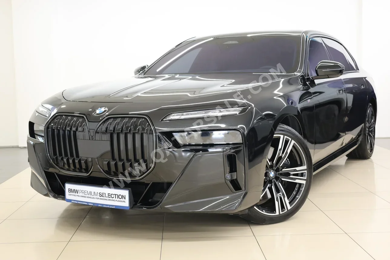 BMW  7-Series  760i  2023  Automatic  30,300 Km  8 Cylinder  All Wheel Drive (AWD)  Sedan  Black  With Warranty