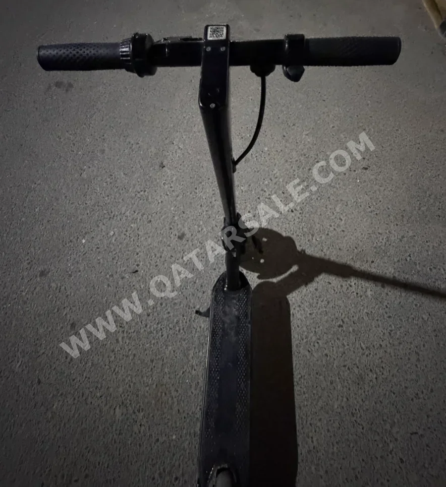 سكوترات سكوتر كهربائي - أسود