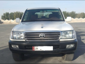 Toyota Land Cruiser GX 2004 Automatic 399,999 Km 6 Cylinder Front Wheel Drive (FWD) SUV White