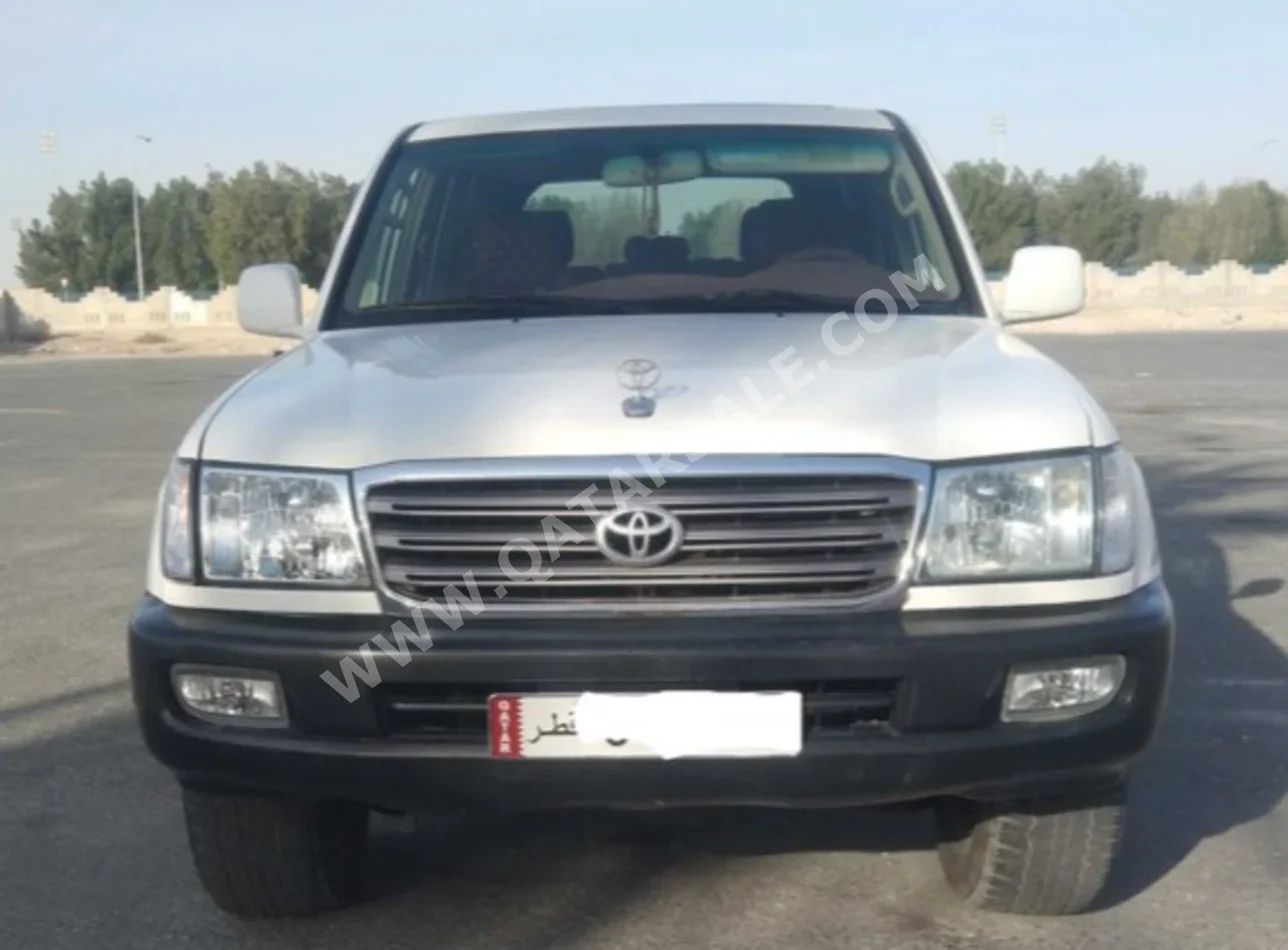 Toyota  Land Cruiser  GX  2004  Automatic  399,999 Km  6 Cylinder  Front Wheel Drive (FWD)  SUV  White